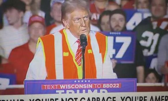 特朗普穿环卫工背心演讲